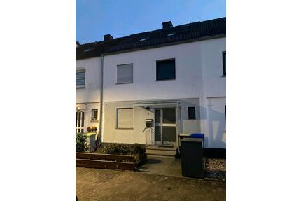 Reihenmittelhaus in Rodgau - 475.000,00&nbsp;EUR Kaufpreis, ca.&nbsp; 145,00&nbsp;m&sup2; in Rodgau (PLZ: 63110)