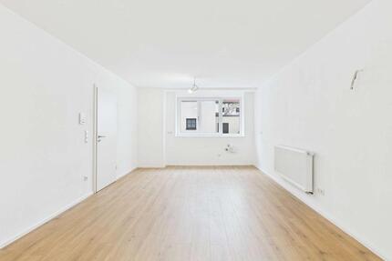 Großzügige & Moderne 2-Zimmer EG Wohnung mit Einbauküche, Keller und Altbau-Highlights! - Abensberg