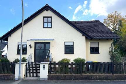 Haus zum Kaufen in Forchheim Buckenhofen 595.000,00 € 138 m² - Forchheim / Buckenhofen