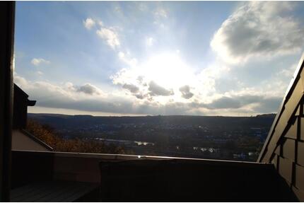 Gepflegte 2-Zimmer-DG-Wohnung mit Loggia in Veitshöchheim - Zellingen