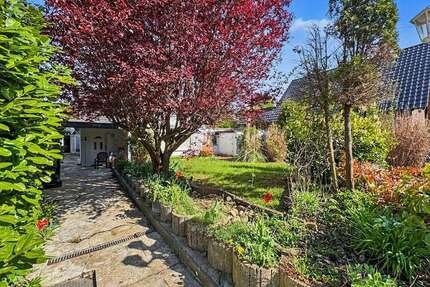 Haus zum Kaufen in Düren 345.000,00 € 280.14 m²