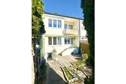 Reihenmittelhaus mit Carport in beliebter Lage - FN-Kitzenwiese – sanierungsbedürftig mit viel Potenzial - Friedrichshafen