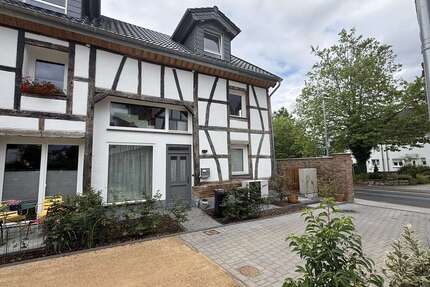 Haus zum Mieten in Hennef 1.800,00 € 120.24 m²
