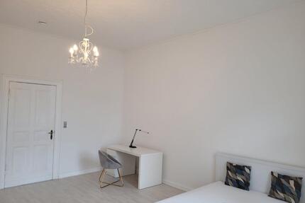 Grosses Altlbau-WG-Zimmer mit Balkon und komplett möbliert - Berlin Mitte