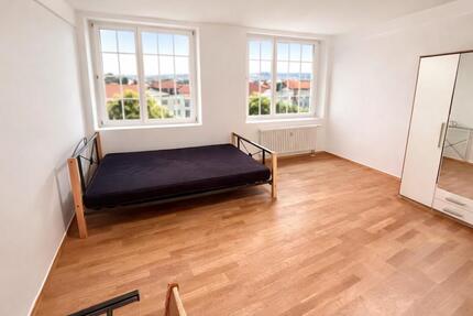Studenten-WG-Zimmer XL - frisch renoviert in 6er-WG im Zentrum - Trossingen