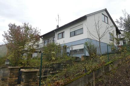 Solides Zweifamilienhaus - 450.000,00&nbsp;EUR Kaufpreis, ca.&nbsp; 200,00&nbsp;m&sup2; in Starzach (PLZ: 72181)