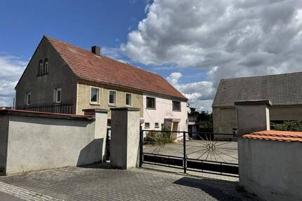 Bauernhaus mit Scheune, Garagen und großem Garten - Entwicklungsobjekt in Calbitz - Wermsdorf