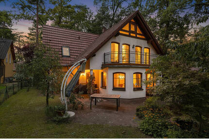 Viergiebel-Architektenhaus in Bestlage - direkt am Wäldchen, mit bester Ausstattung - Falkensee