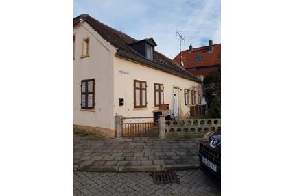 Verkaufe Haus - 40.000,00&nbsp;EUR Kaufpreis, ca.&nbsp; 80,00&nbsp;m&sup2; in Staßfurt (PLZ: 39418)