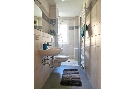 Charmante 3-Raum-Wohnung mit Dusche und Balkon, Einzug ab 1026 möglich! - Glauchau