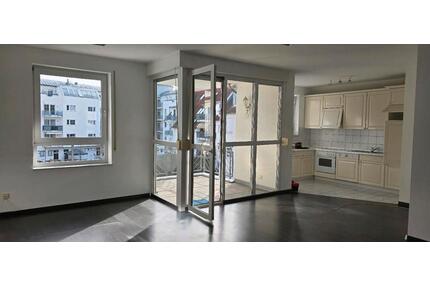 Lichtdurchflutete 3-Zi-Wohnung in Zentrallage in Rüsselsheim - Raunheim