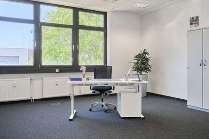 Büro in Erfurt 385,99 € 25 m² - 385,99&nbsp;EUR Kaltmiete, ca.&nbsp; 25,00&nbsp;m&sup2; in Erfurt (PLZ: 99091)