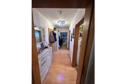 +++Für Singles und Paare! Freundliche 2-Zi. Wohnung im 1.OG ohne Balkon mit PKW Stellplatz in Höchberg+++