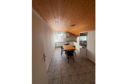 helle Dachgeschosswohnung mit Einbaumöbeln zu vermieten - Villingen-Schwenningen