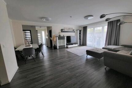moderne 3 Zimmer Wohnung mit Stellplätzen, EBK & Terrasse - Lippstadt Garfeln