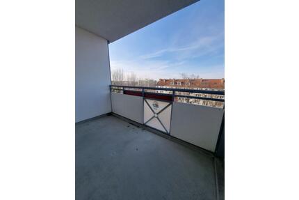 Charmante 3-Zimmer-Wohnung mit großem Balkon - Schönebeck (Elbe)