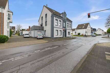 Haus zum Kaufen in Langenfeld 1.050.000,00 € 338 m²