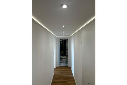 Erstbezug mit Küche – Neu renovierte DG-Wohnung mit 2 Schlafzimme - Windorf