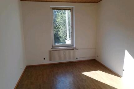 2 Zi 50qm WG geeignet € 480 + € 200 NK, Balkon, EBK, Duschbad - Kiel Gaarden-Ost