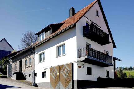Haus zum Kaufen in Diemelsee 229.000,00 € 293 m²