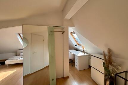 Helle Einzimmerwohnung mit Möbelübernahme - Homburg