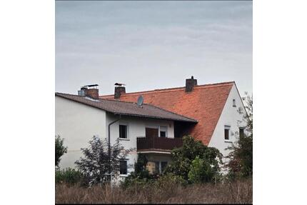 Saniertes 2 Familienhaus am Ortsrand von Geroldshausen