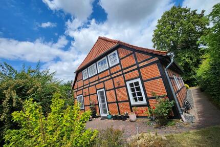 Charmantes Fachwerkhaus mit Einliegerwohnung & großem Grundstück - Neustadt am Rübenberge