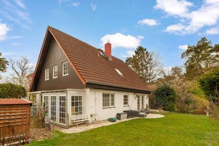 Schönes Einfamilienhaus mit Einliegerwohnung am Stölpchensee - Berlin Wannsee