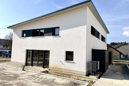 Erstbezug! Moderne, energieeffiziente Doppellhaushälfte in attraktiver Wohnlage wartet auf Sie und Ihre Familie. - Böhmenkirch Treffelhausen
