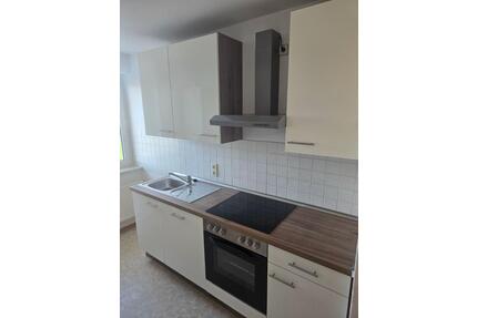 Helle 3 -Raumwohnung mit Einbauküche und Tageslichtbad! - Hainichen