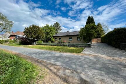Charmanter Bungalow auf großem Grundstück in idyllischer Lage - Calberlah