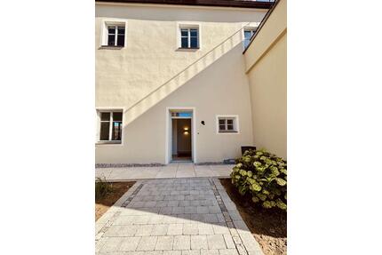 Exklusive Traumwohnung in herrschaftlichem Anwesen mit vielen Möglichkeiten - Großaitingen