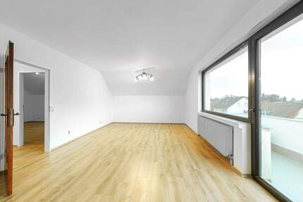 Modernes Wohnen über den Dächern von Minden - Kernsanierte 2-Zimmer-Dachgeschosswohnung mit Balkon und Stil