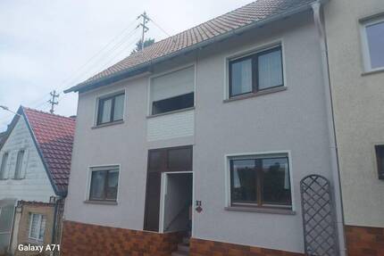 Preisreduzierung! Reihenhaus mit Garage und viel Potenzial in Callbach zu verkaufen.