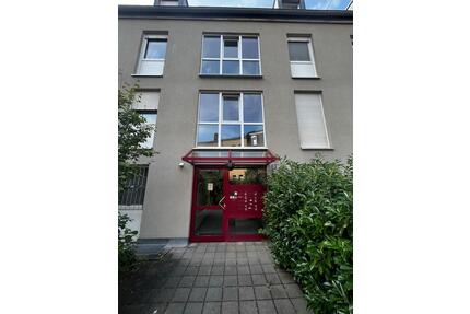 2-Zimmer-Terrassenwohnung mit Gartenanteil, EBK & TG-Stellplatz – - Nürnberg Eberhardshof