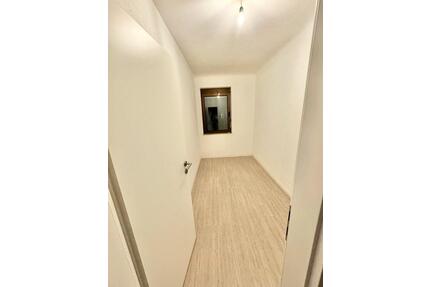 5-Zimmer-Wohnung in Stuttgart - 1.200,00&nbsp;EUR Kaltmiete, ca.&nbsp; 90,00&nbsp;m&sup2; in Stuttgart (PLZ: 70439) Neuwirtshaus