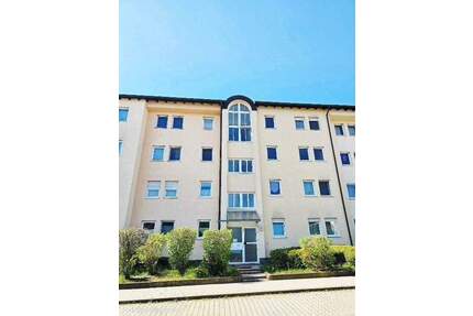 Helle 2-Zimmer-Wohnung mit Balkon in Roth – Ideal für Singles und Paare