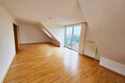 Mit Blick ins Ittertal – Maisonettewohnung in Solingen-Grefrath