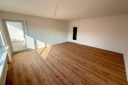 Prov.-Frei! Top Sanierte 3-ZI-ETW mit Balkon Carport im Hof - Fürth Südstadt