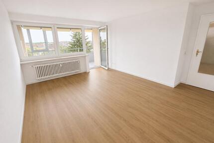 Helle, frisch renovierte 3-Zimmer-Wohnung mit Südausrichtung - Germering