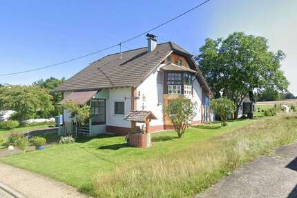 Haus zum Kaufen in Biebern 319.000,00 € 225 m²