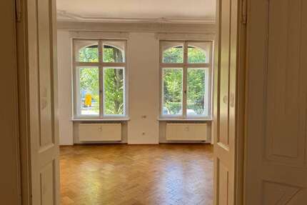 Wohnung zum Mieten in Zwickau 900,00 € 174.25 m²