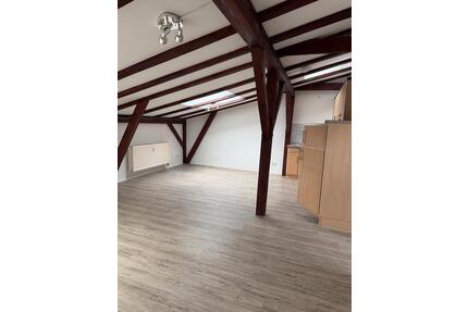 Kleine gemütliche Dachgeschoss Wohnung mit Einbauküche - Forst (Lausitz)