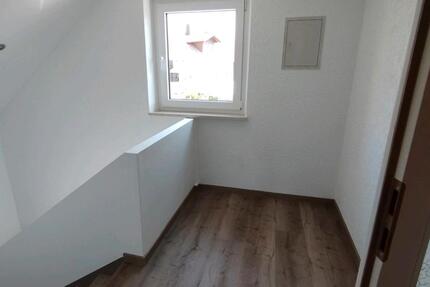 Dachgeschosswohnung - 550,00&nbsp;EUR Kaltmiete, ca.&nbsp; 70,00&nbsp;m&sup2; in Falkenfels (PLZ: 94350)