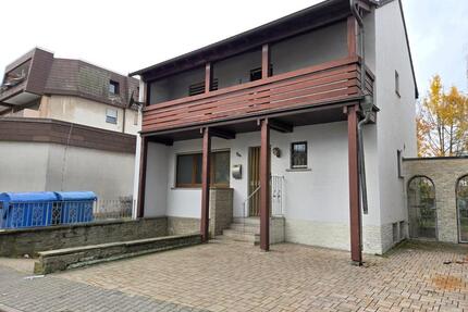 Einfamilienhaus mit Terrasse, Balkon & viel Nutzfläche – Raunheim