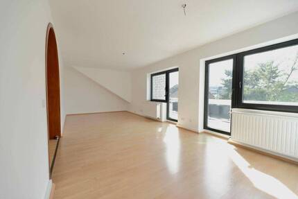 Viel Platz, zwei Balkone, komplett renoviert - Ihr neues Zuhause in Düsseldorf-Lierenfeld