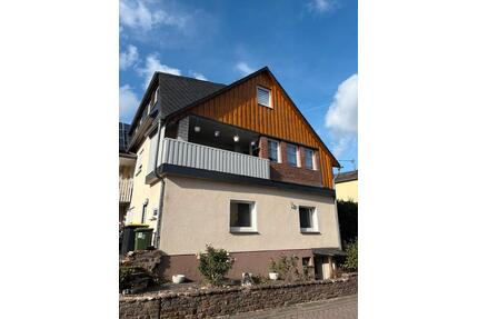 Modernisiertes Einfamilienhaus in 56821 Karbach - Emmelshausen