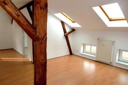 Schöne Dachgeschosswohnung 2 Räume - Güstrow