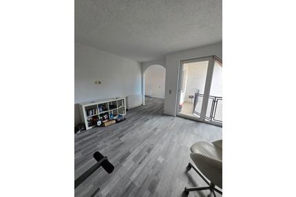 - Helle und gemütliche 3-Zimmer-Wohnung ab sofort frei - - Kindenheim