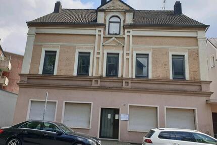 Mehrfamilienhaus in Gelsenkirchen Praxis 3 Wohnungen 8 Garagen